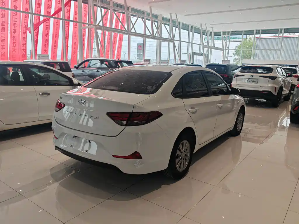 Hyundai Elantra 2019 — фото 15