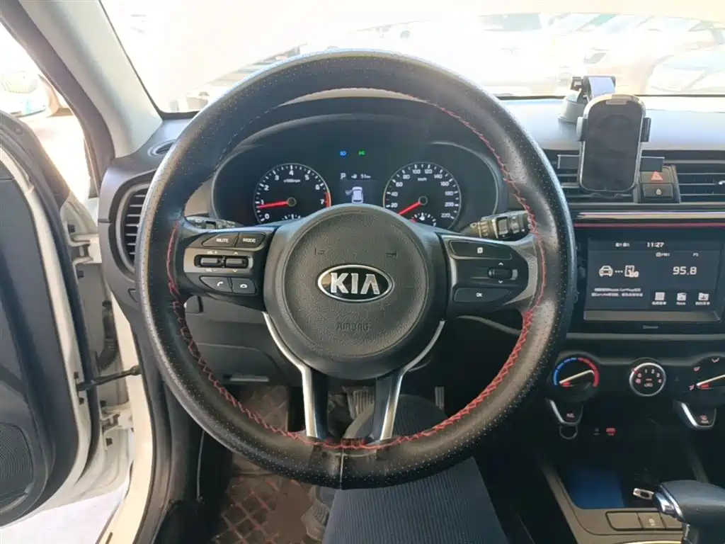 Kia KX Cross 2018 — фото 11