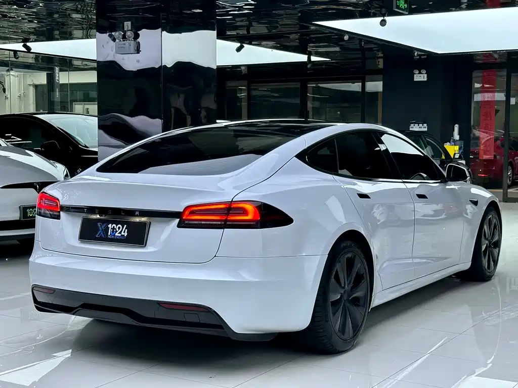 Tesla Model S 2023 — фото 4