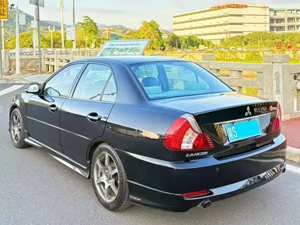 Mitsubishi LANCER 2012