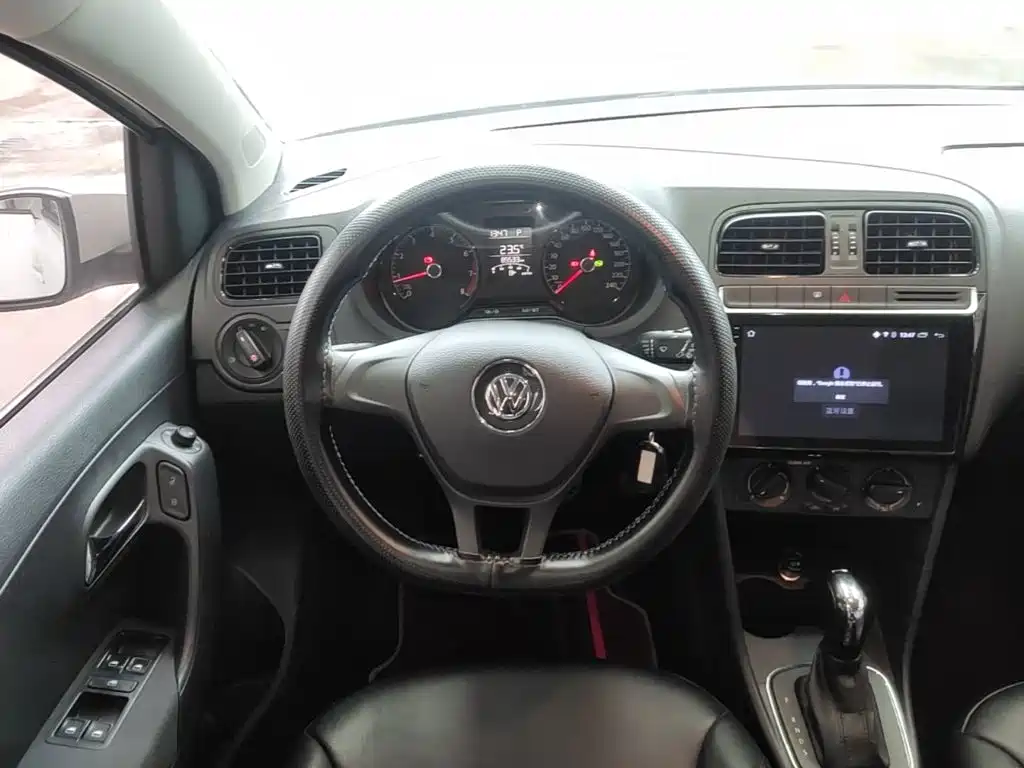 Volkswagen Polo 2017 — фото 11