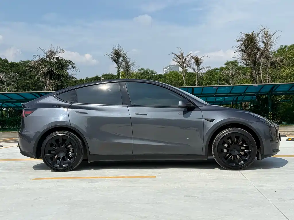 Tesla Model Y 2023 — фото 16