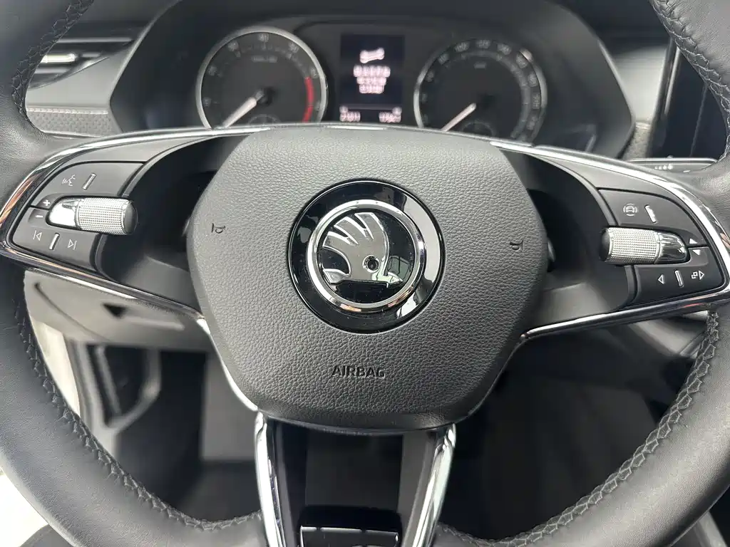 Skoda Octavia 2023 — фото 15