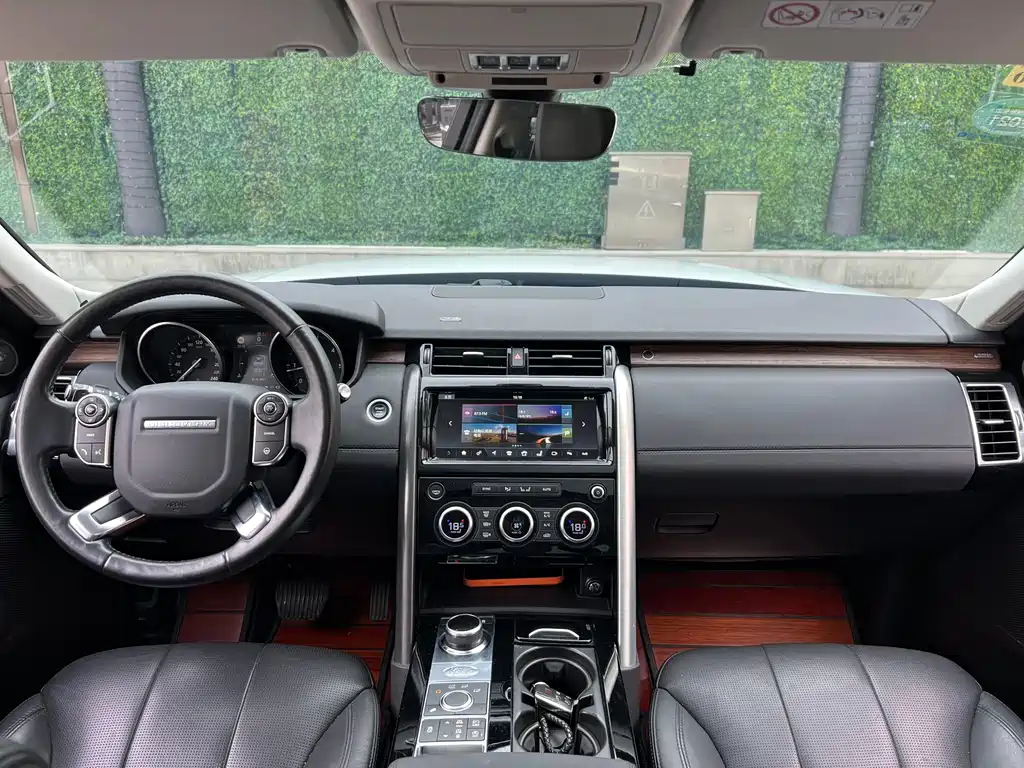 Land Rover Discovery 2018 — фото 15