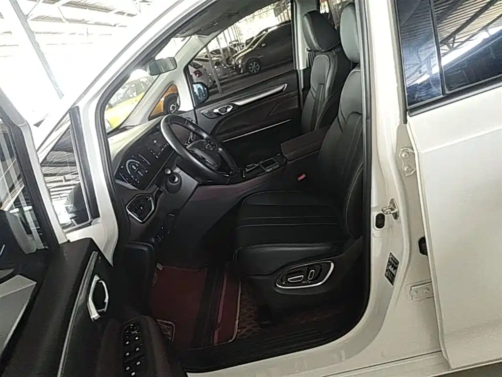 GAC Motor Trumpchi M6 2023 — фото 15