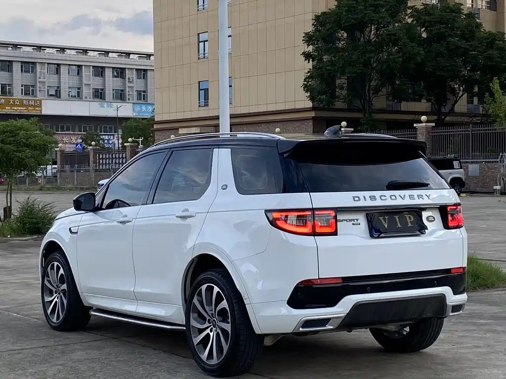 Land Rover Discovery Sport 2023 — фото 8