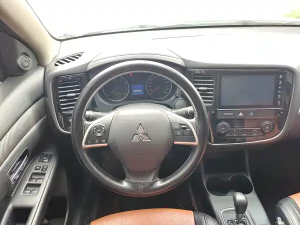 Mitsubishi Outlander 2016