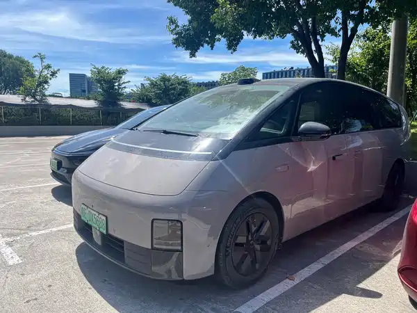 Li Auto MEGA 2024