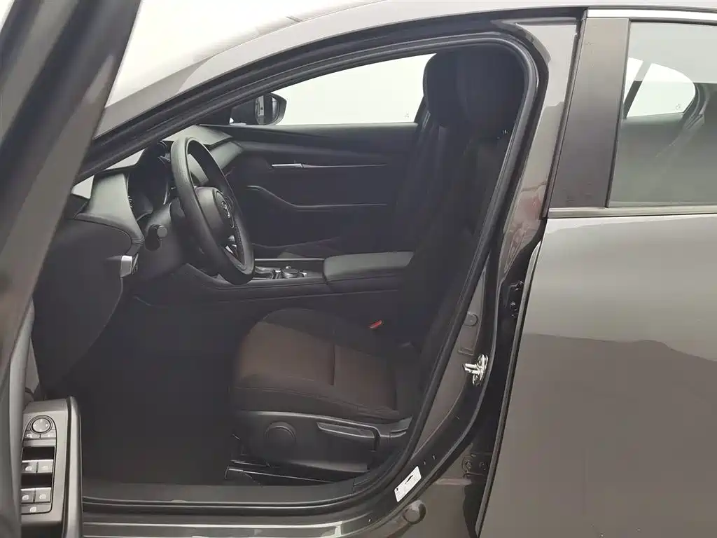 Mazda 3 Axela 2021 — фото 10