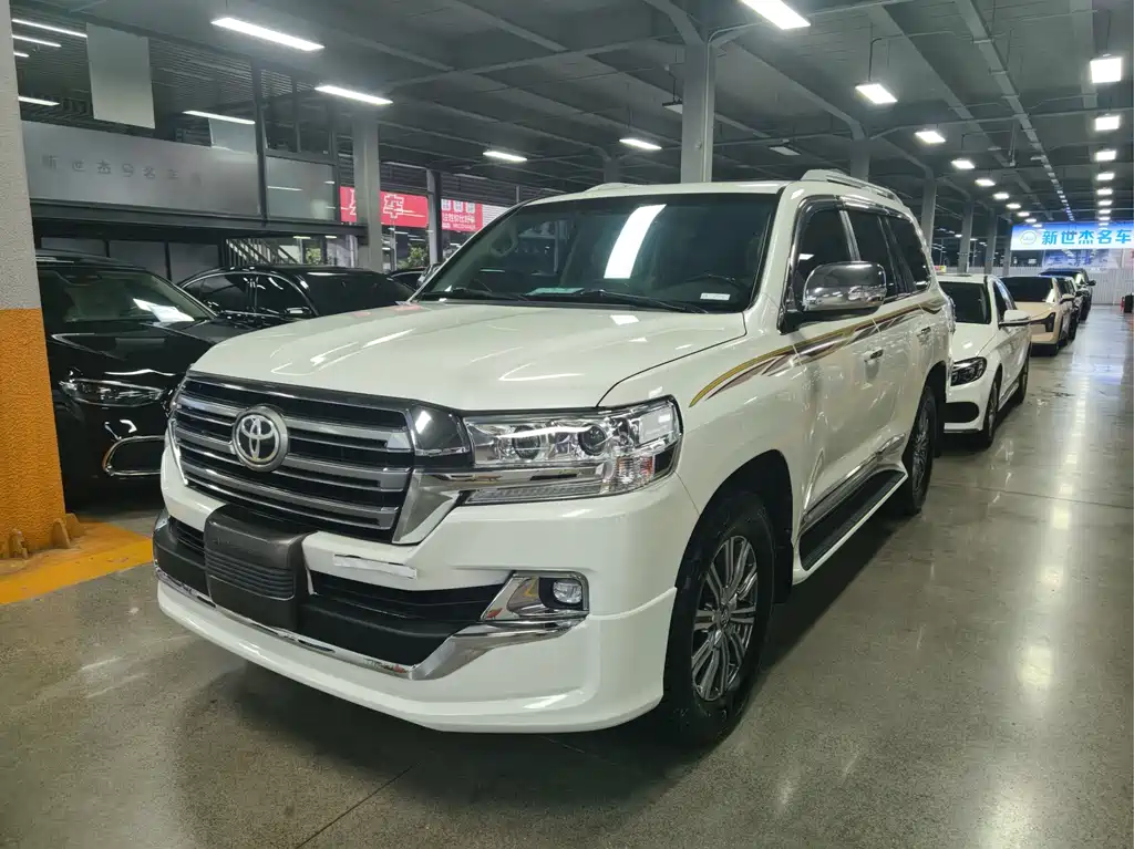 Toyota Land Cruiser 2017 — фото 1
