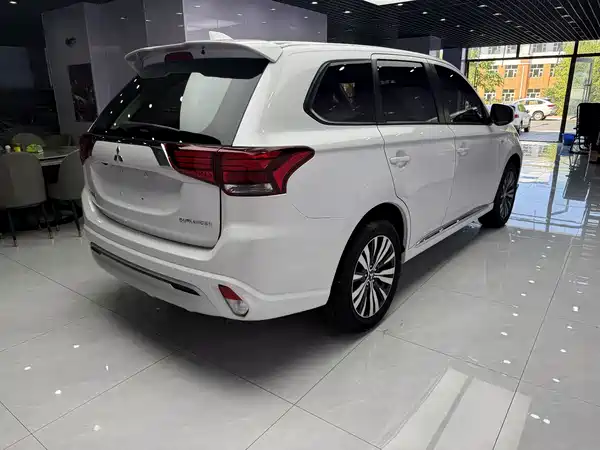 Mitsubishi Outlander 2022