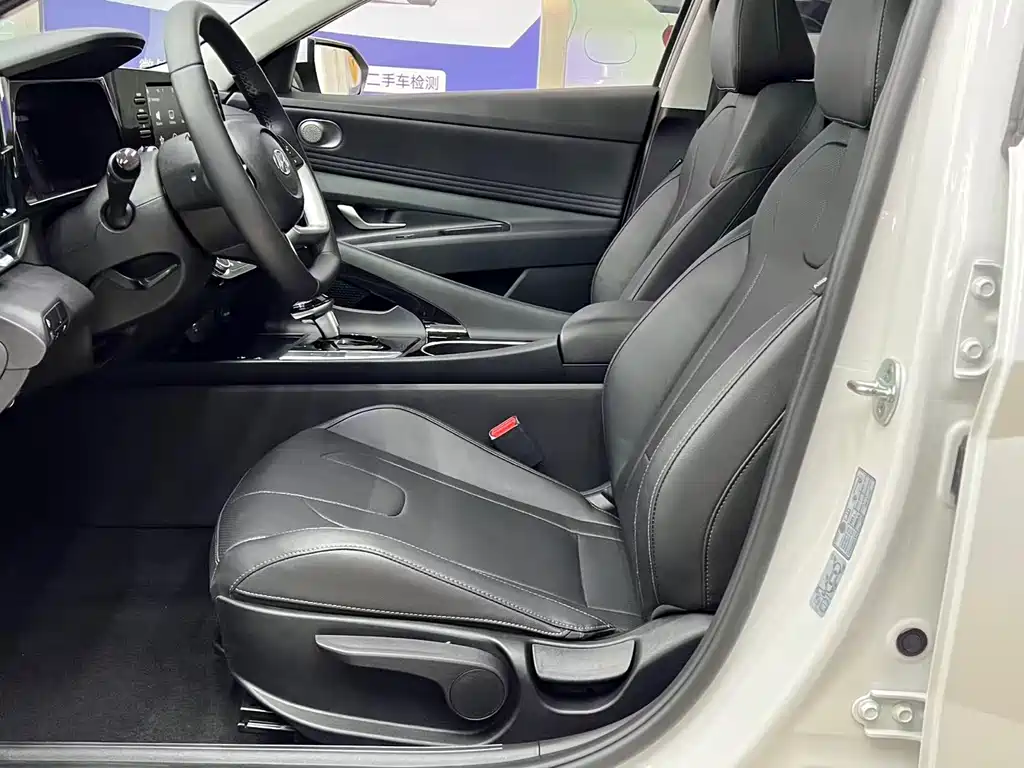 Hyundai Elantra 2023 — фото 14