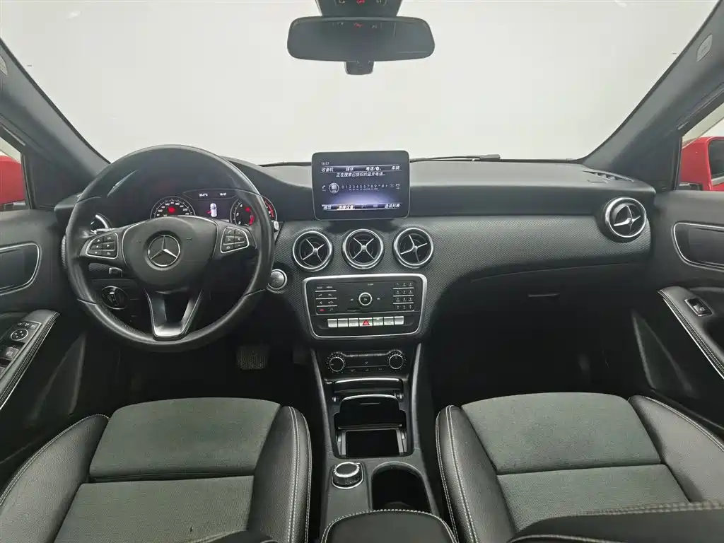 Mercedes-Benz A-Class 2018 — фото 5