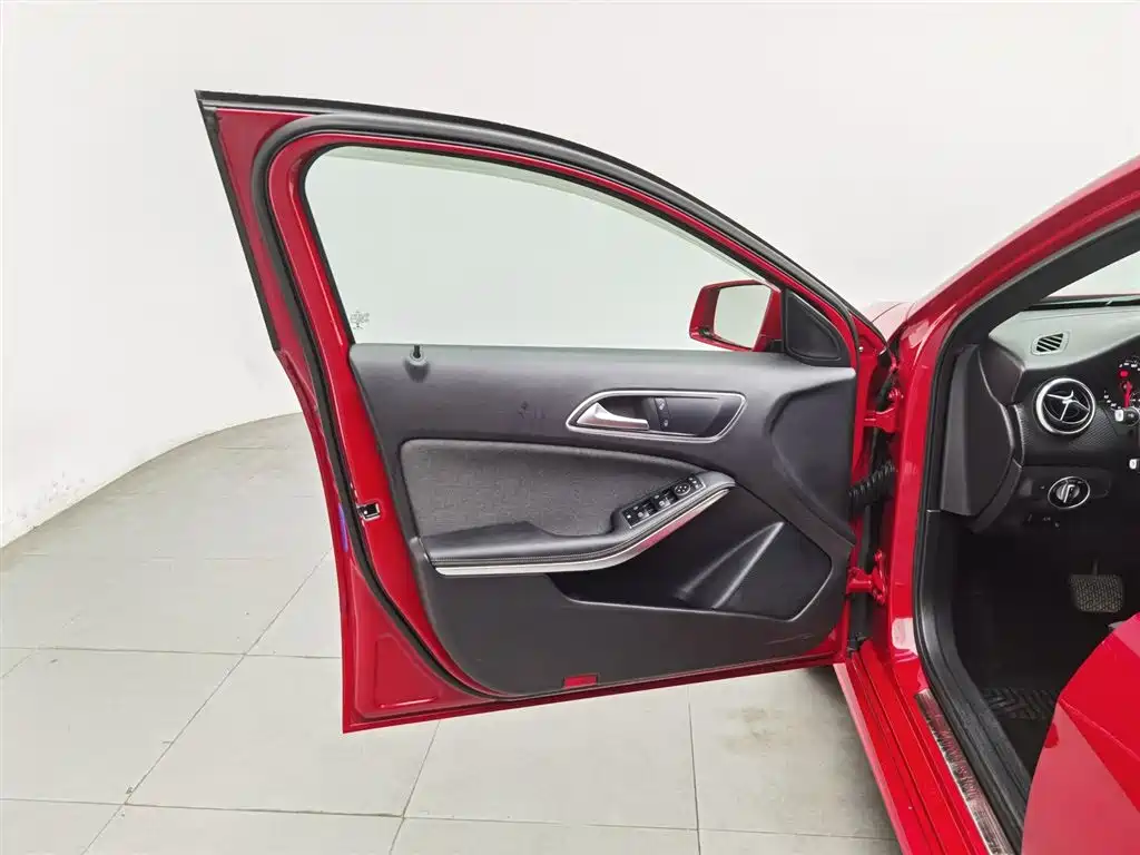 Mercedes-Benz A-Class 2018 — фото 8