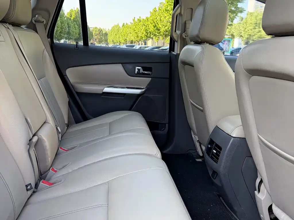 Ford Edge 2013 — фото 11