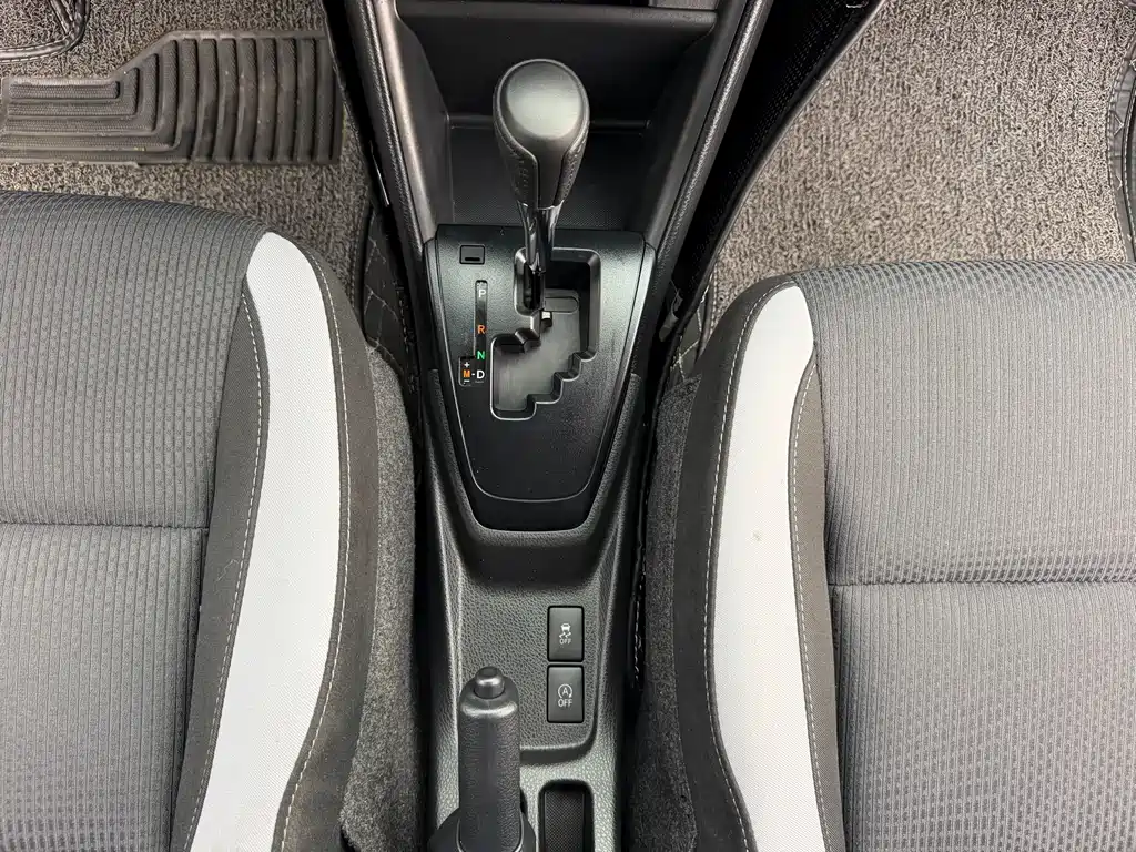 Toyota Yaris L 2020 — фото 18