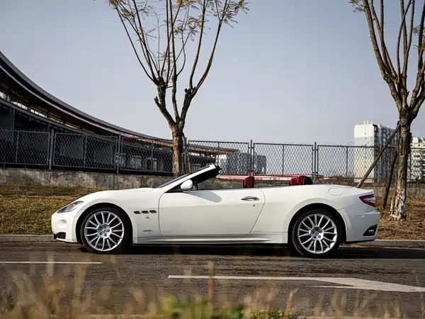 Maserati Grancabrio 2014