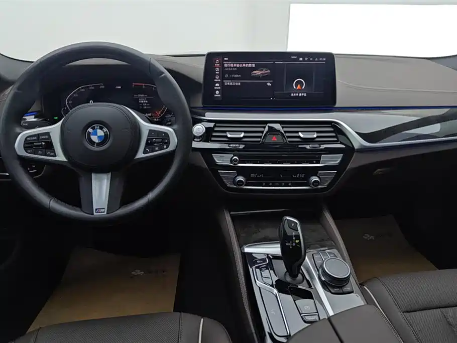 BMW 5 Series 2021 — фото 12