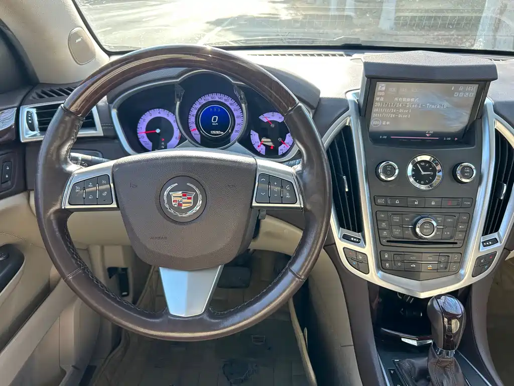 Cadillac SRX 2011 — фото 10