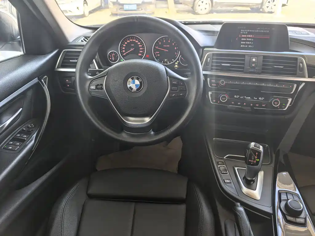 BMW 3 Series 2018 — фото 9