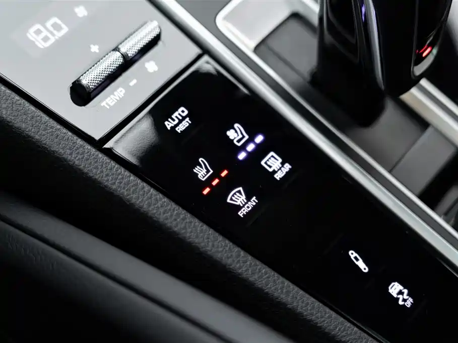 Porsche Cayenne 2019 — фото 23