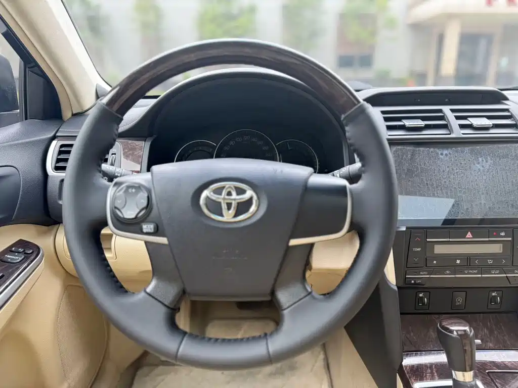 Toyota Camry 2016 — фото 11