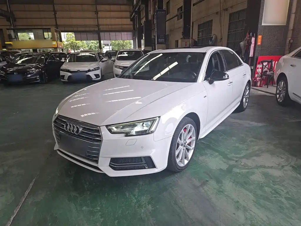 Audi A4L 2018 — фото 1