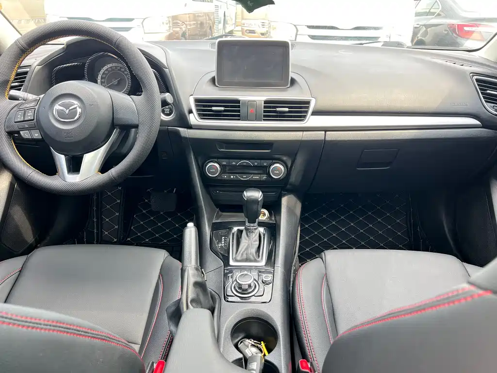 Mazda 3 Axela 2016 — фото 16