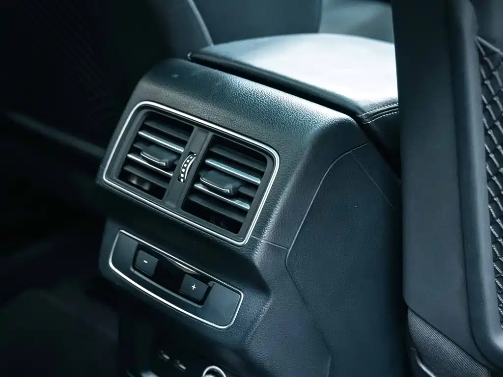 Audi Q5L 2025 — фото 19