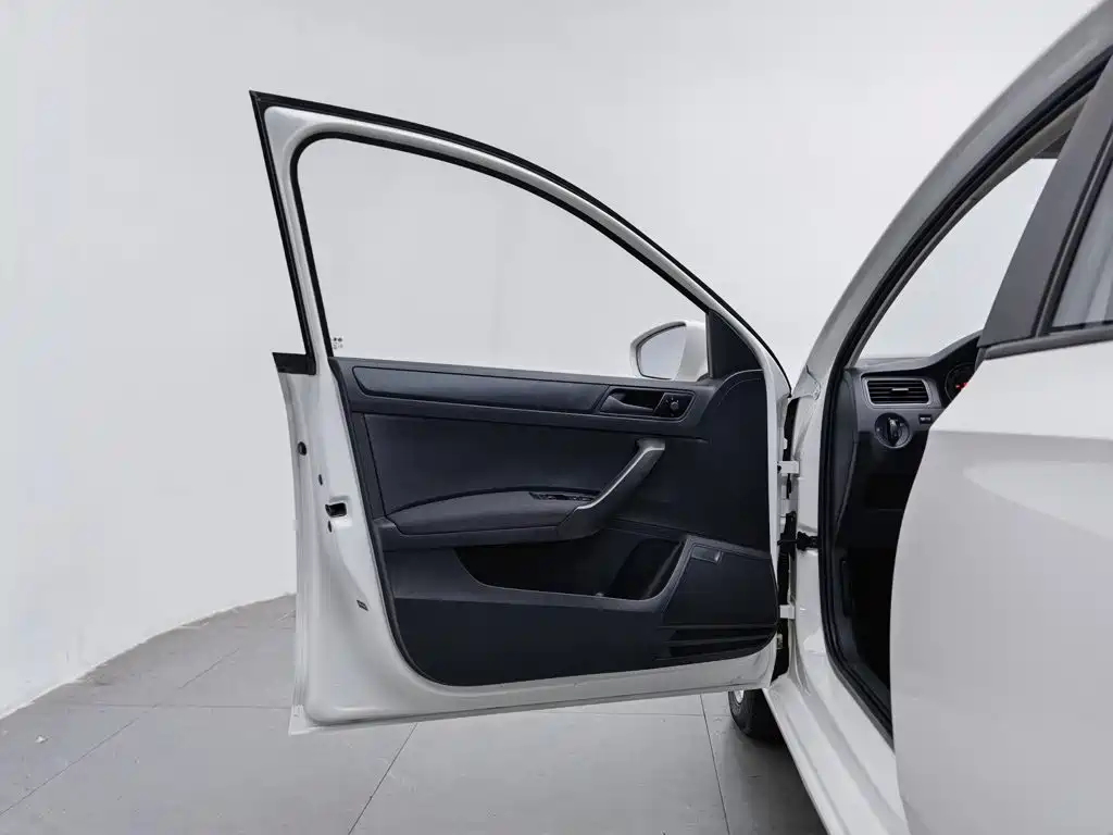 Skoda Rapid Spaceback 2017 — фото 8