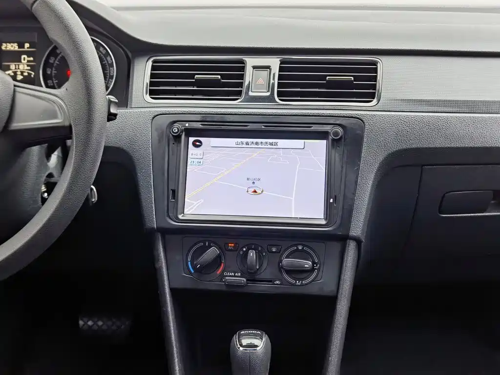 Skoda Rapid Spaceback 2017 — фото 12