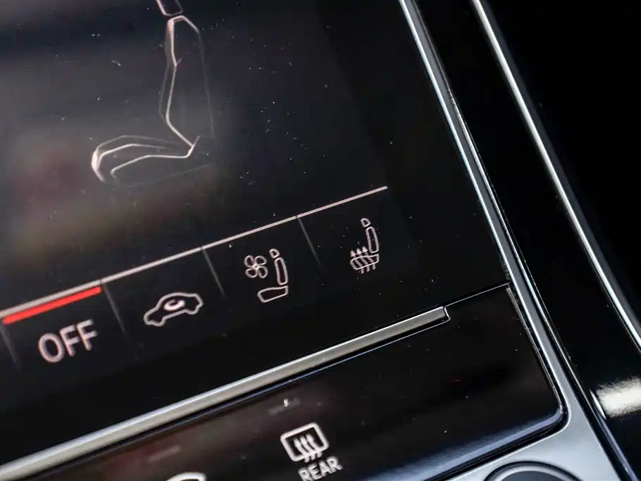 Audi Q7 2023 — фото 19