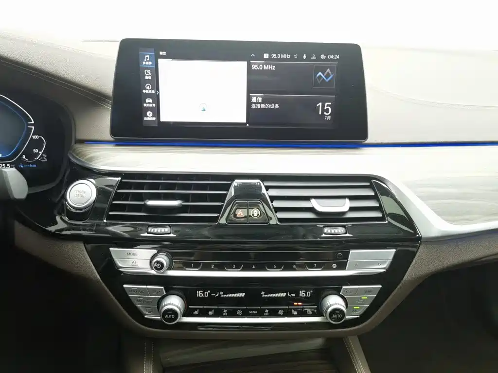BMW 5 Series New Energy 2020 — фото 12