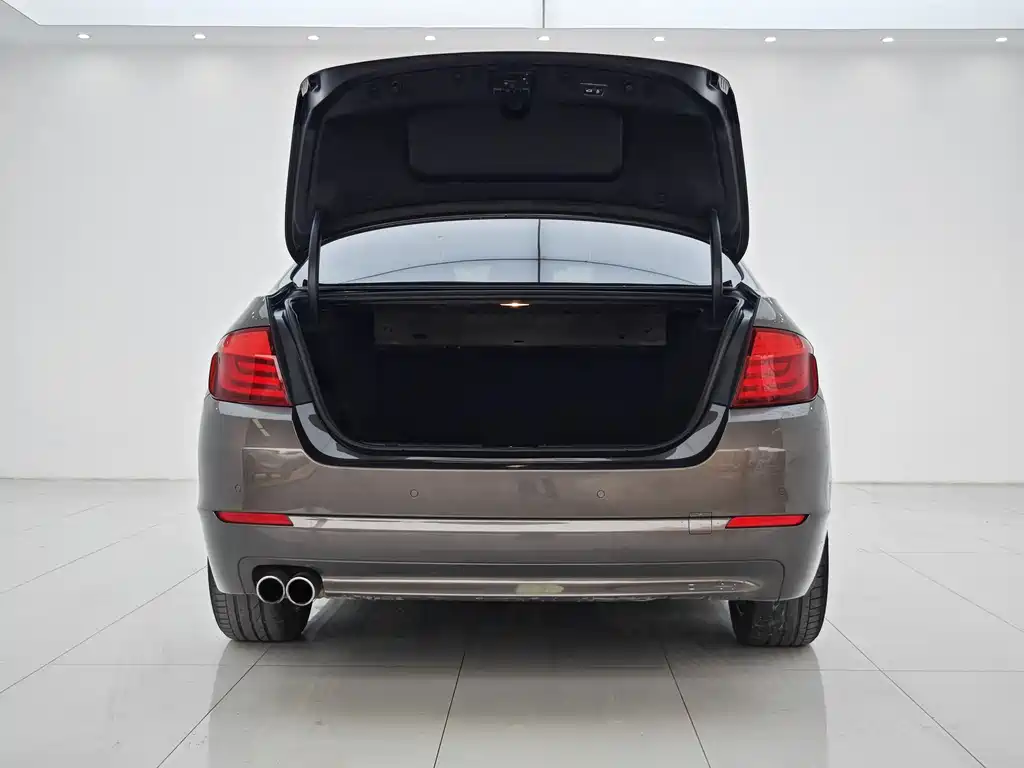 BMW 5 Series 2012 — фото 13