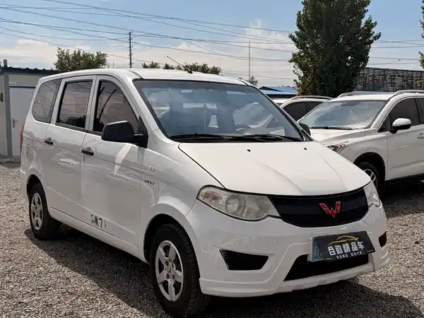 Wuling Hongguang 2015