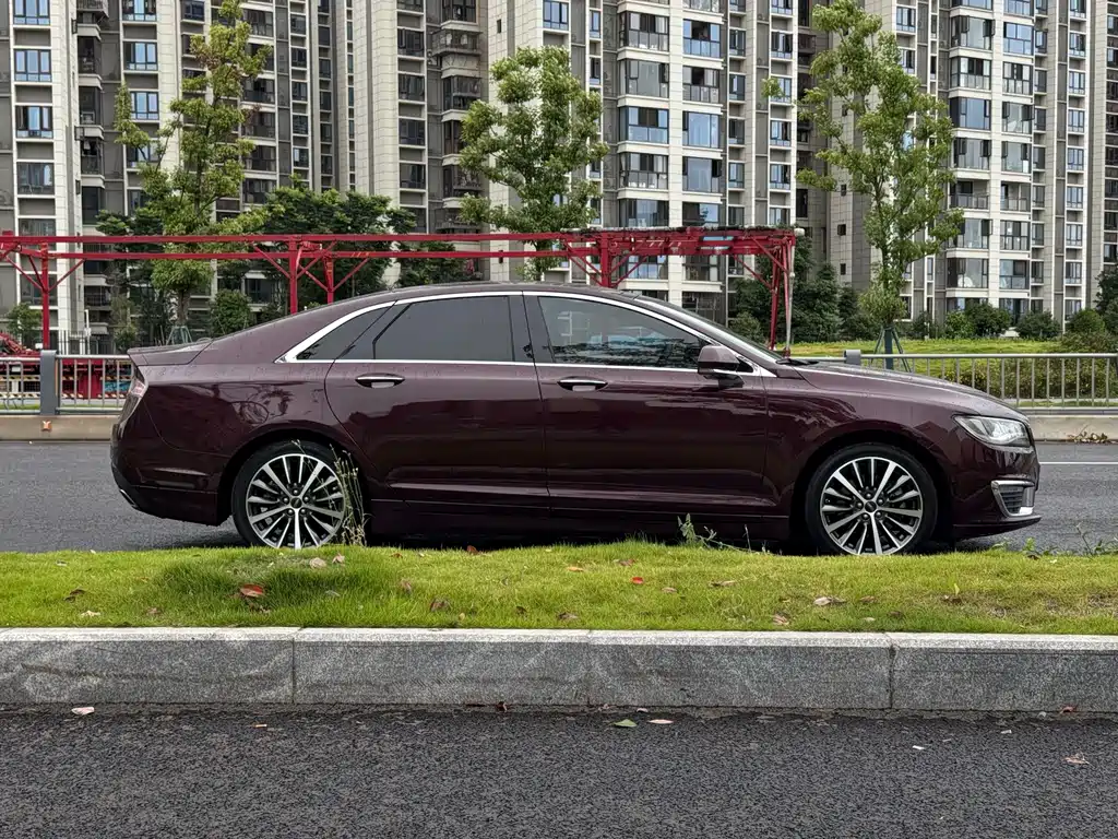 Lincoln MKZ 2017 — фото 17