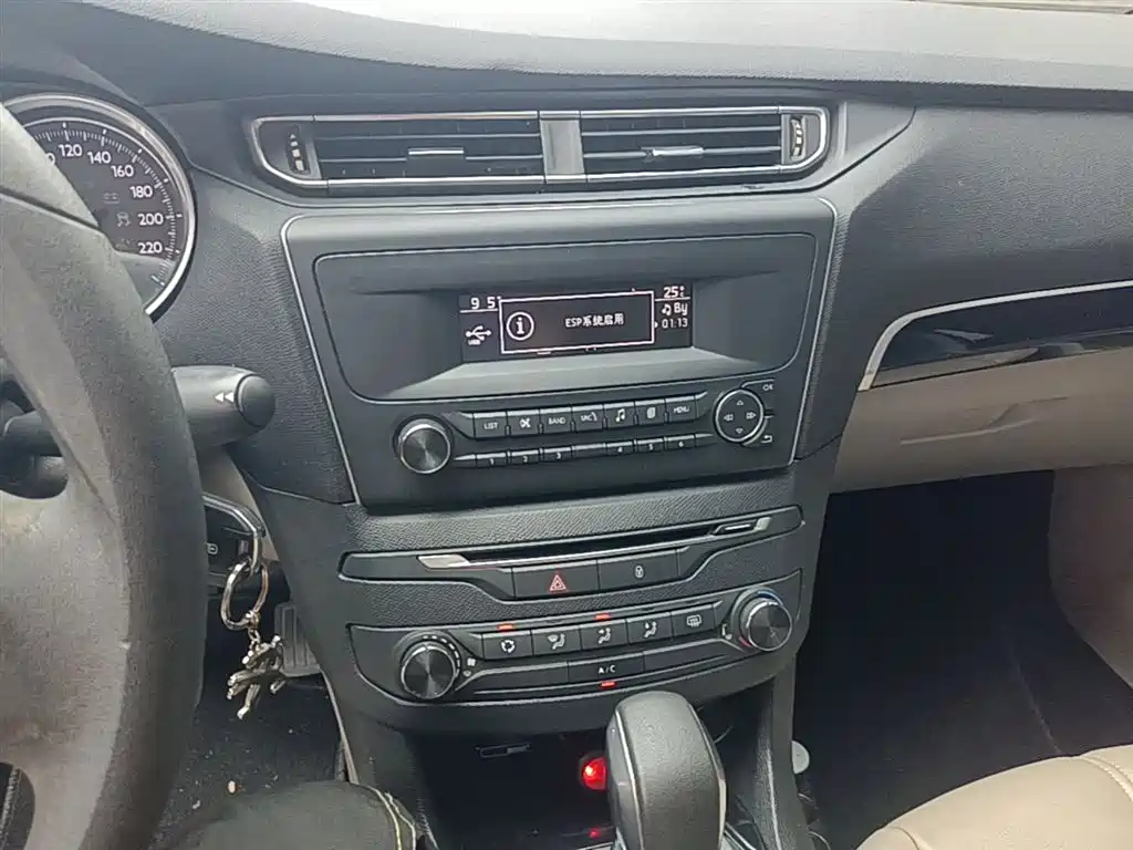 Peugeot 408 2015 — фото 13