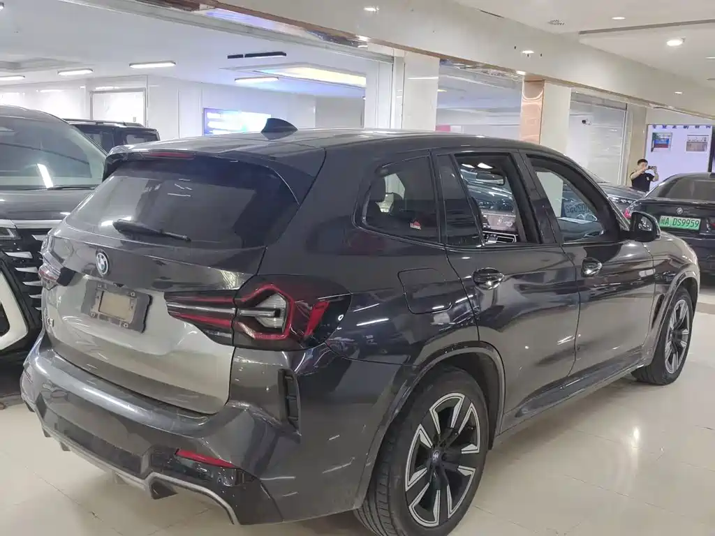 BMW iX3 2022 — фото 9