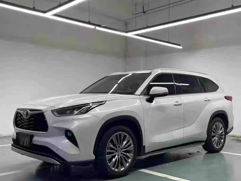 Toyota Highlander 2023 — фото 1