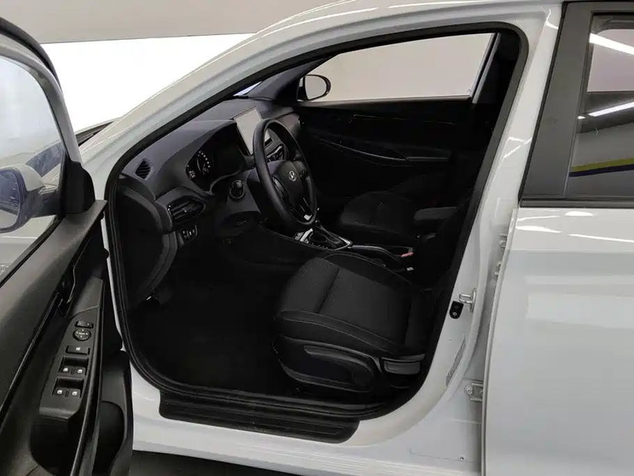 Hyundai Elantra 2021 — фото 9