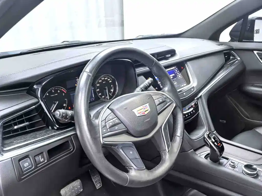 Cadillac XT5 2021 — фото 6