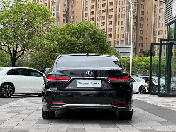 Lexus LS 2019