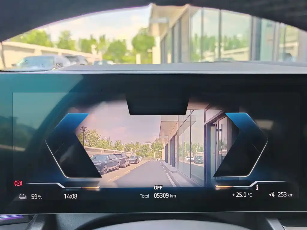BMW i5 — фото 28