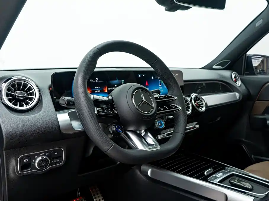 Mercedes-Benz GLB AMG 2024 — фото 18