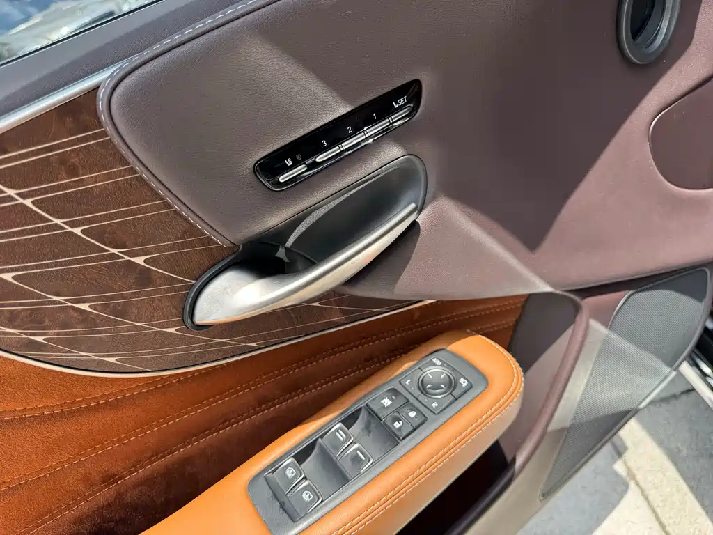 Lexus LS 2019 — фото 12