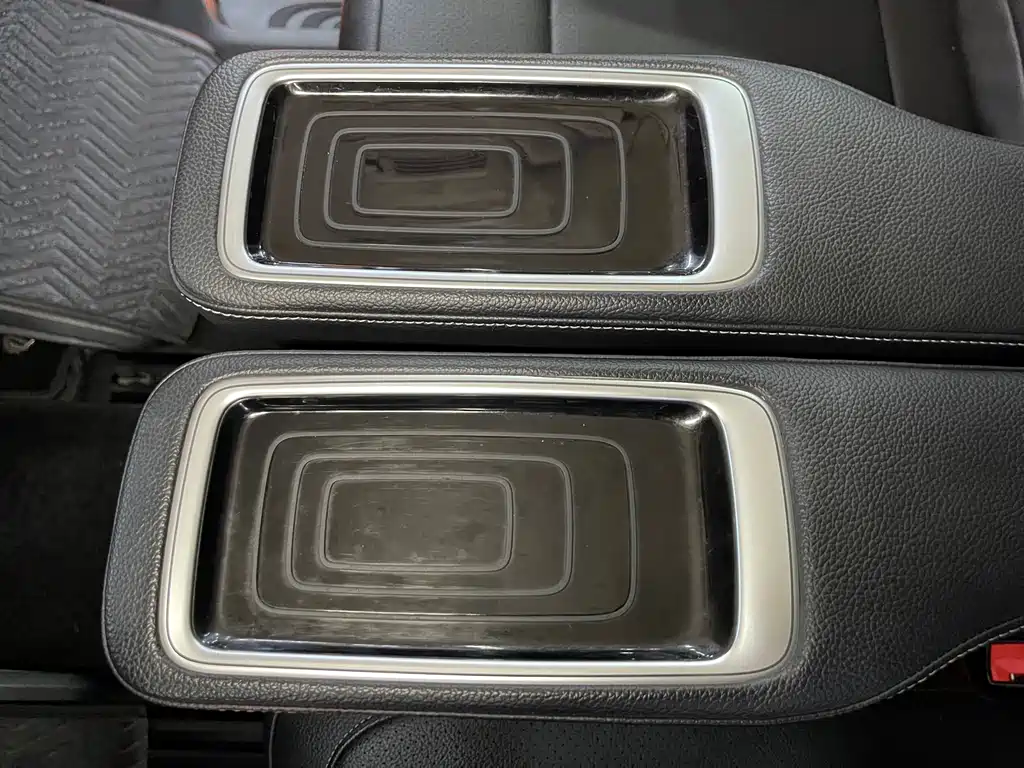 Mercedes-Benz V-Class 2022 — фото 12