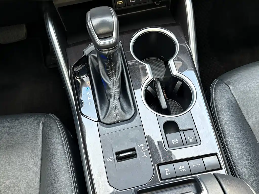 Toyota Crown Kluger 2023 — фото 13