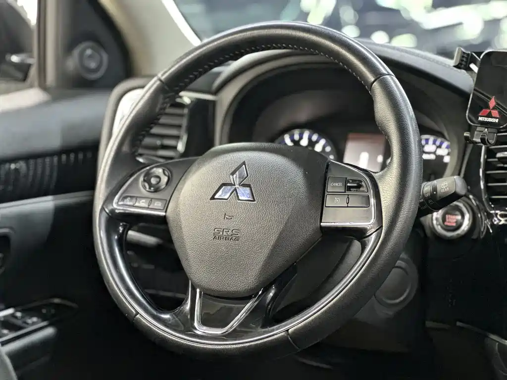 Mitsubishi Outlander 2022 — фото 17