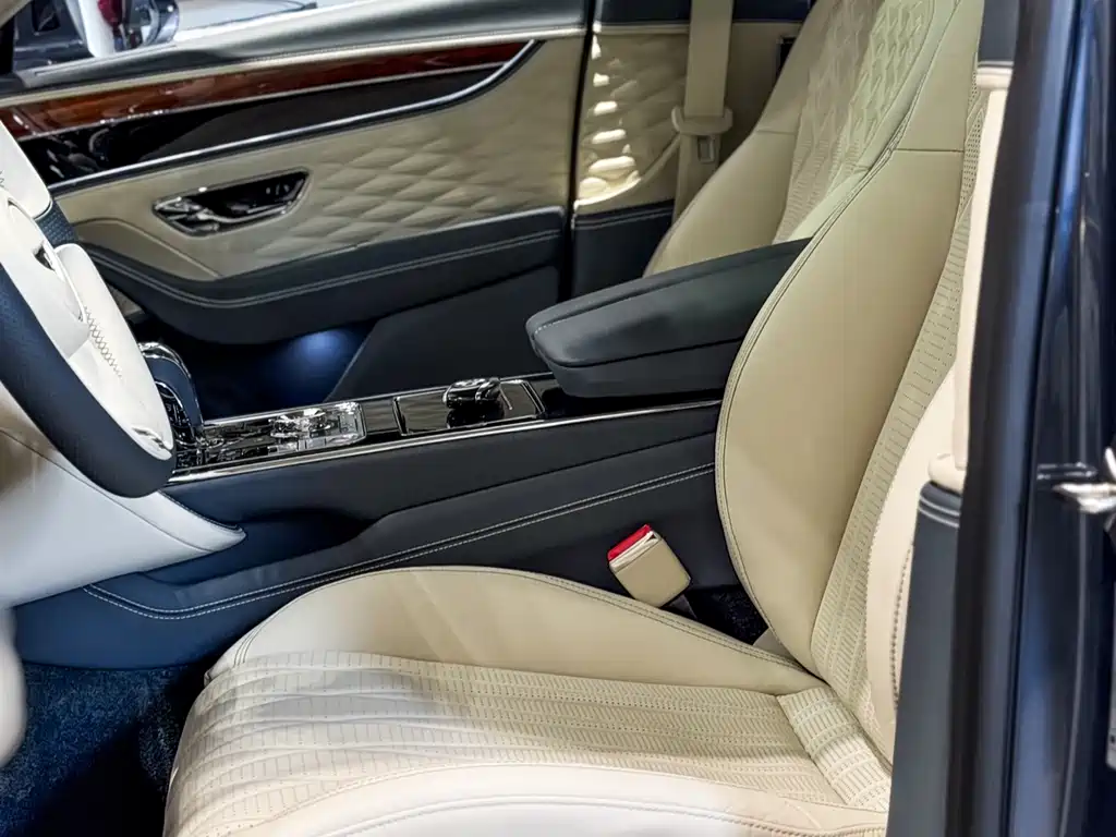 Bentley Flying Spur 2020 — фото 13