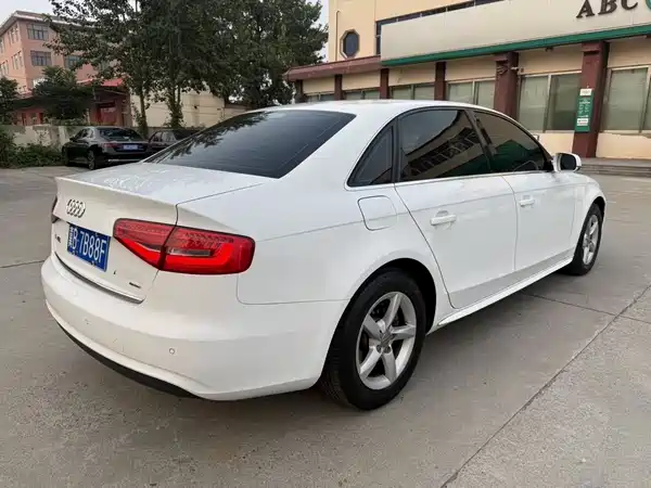 Audi A4L 2015